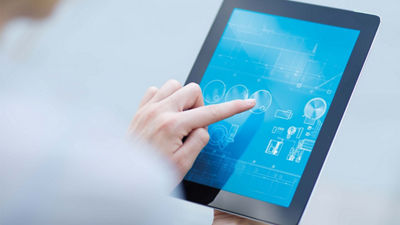 Dito su ipad con tecnologia