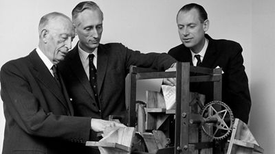 Read about the first Tetra Pak model to demonstrate the idea of the filling concept