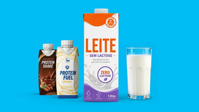 Bebidas lácteas funcionais em embalagens de cartão e leite em copo.