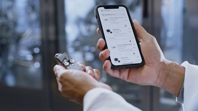 Viewing spare parts catalogue on smartphone