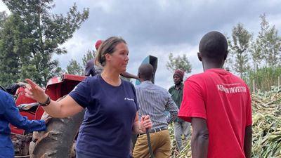 Meeting smallholder farmers, Dairy Hubs