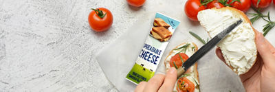 Making sandwich, spreadable cheese in Tetra Fino Aseptic