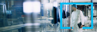 Operador da Green Spot na fábrica