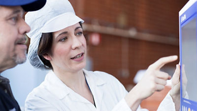 operators discussing parts