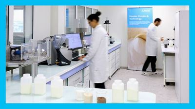 Esperti di polveri in laboratorio, centro di sviluppo prodotti