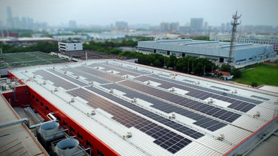 到2030年，我们必须将全球温室气体排放量减半，不再砍伐森林，同时还要保障水资源，因为没有自然生态系统，我们根本无法实现1.5℃的温控目标。