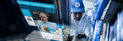 Operatör som använder fjärrsupportlösning, service av fyllningsmaskin