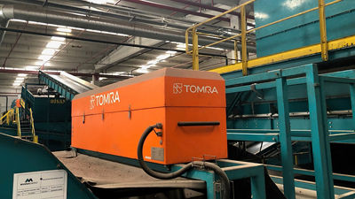 Installation de tri d'emballages carton avec ligne de traitement automatisée