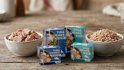  テトラパック、業界初となる常温保存可能なツナ製品向け紙容器を発表 コスト競争力と低炭素性を兼ね備えた「テトラ・リカルト®」で、缶に代わる新たな選択肢を提供