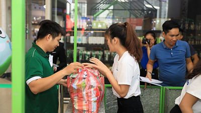 Tetra Pak cooperates with PRO Vietnam and Circular Action to pilot a model of purchasing used beverage carton in the community