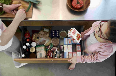 preparing food in the kitchen with tetra recart