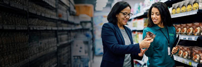 Femme achetant des produits alimentaires