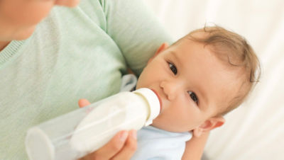 Alter Farmacia baby drinking milk