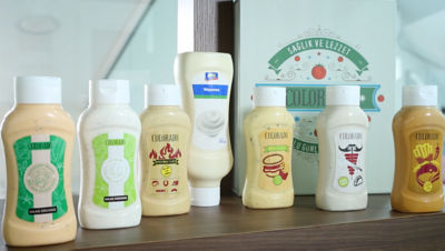 Bouteilles de mayonnaise en rayon