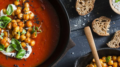 Tomato soup with chickpeas