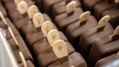 Chocolate ice cream sticks from Hansen flödeis