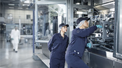 Tetra Pak operators and filling machine, maintenance service