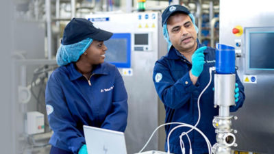 Male and female tetrapak workers working