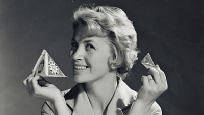Woman with Tetra Classic carton packages