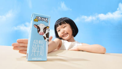 Child showing a milk package