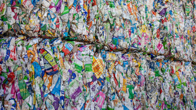Embalagens cartonadas indo para reciclagem