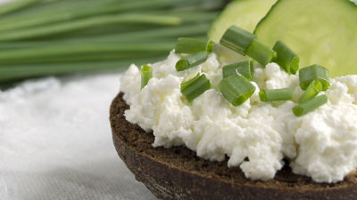 Bread with cottage cheese 