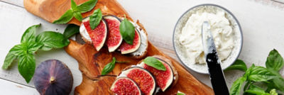Spreadable cheese with figs