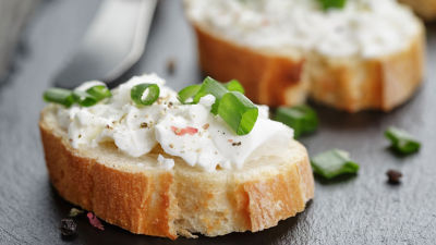 cream cheese sur un sandwich