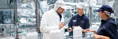 Customer and Tetra Pak experts discussing Tetra Rex solutions