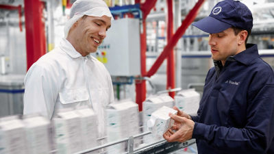 Customer and Tetra Pak operator, Tetra Rex line in background