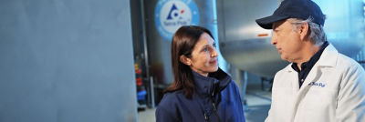 Tetra Pak expert and customer discussing