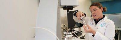 Food expert in PDC lab