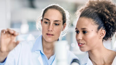 Mulheres no laboratório