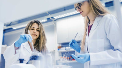 women in lab