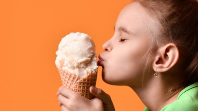 girl kissing an ice cream