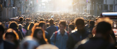 pessoas em uma rua