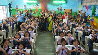 Lots of children in classroom