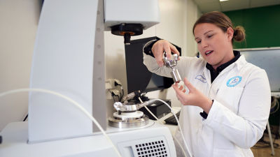 Food expert in lab, Food development centre