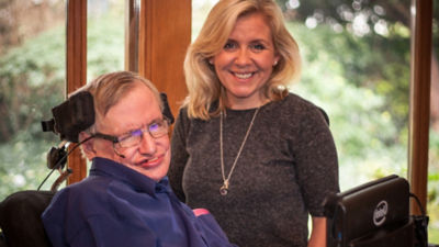 Lucy y Stephen Hawking
