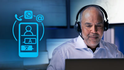 Soporte remoto, hombre con auriculares