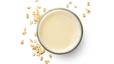 Glas of oat milk