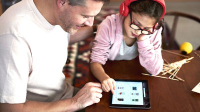 father and daughter ordering food online