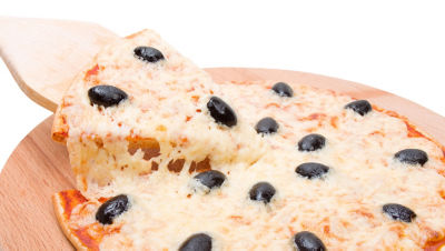 Pizza with mozarella cheese 