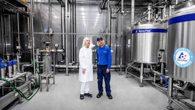Tetra Pak employees working