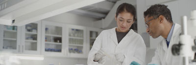 Personas en el laboratorio