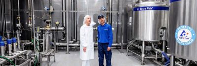 Customer and Tetra Pak expert at production facility