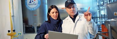 Tetra Pak expert and customer discussing