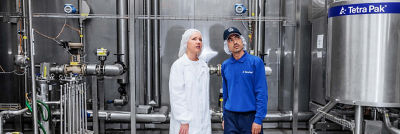 Customer and Tetra Pak expert at production facility