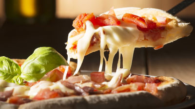 Mozzarella cheese on pizza