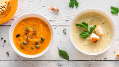 Sopa de calabaza y papa en tazones
